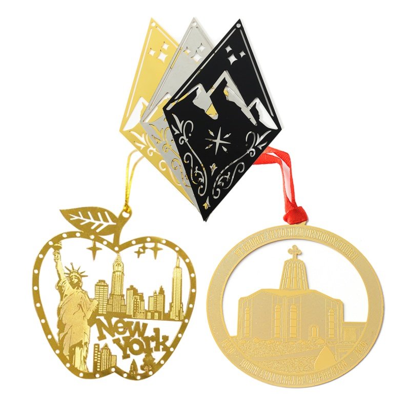 Custom Logo Metal Gift Round Etch Gold Brass Metal Christmas Ornaments Flat Ornament for Hanging